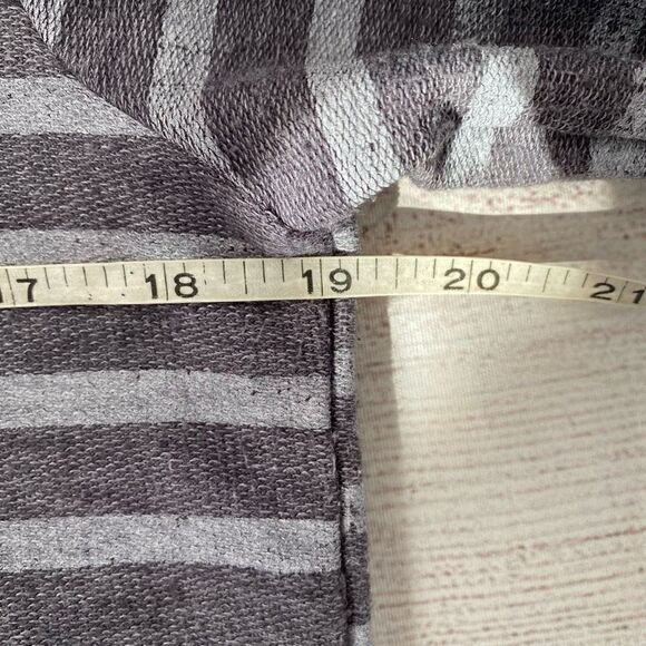 Silverwear Longsleeve angle cut top striped w/distressed pattern sz M - Picture 12 of 13